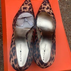 Leopard print pumps